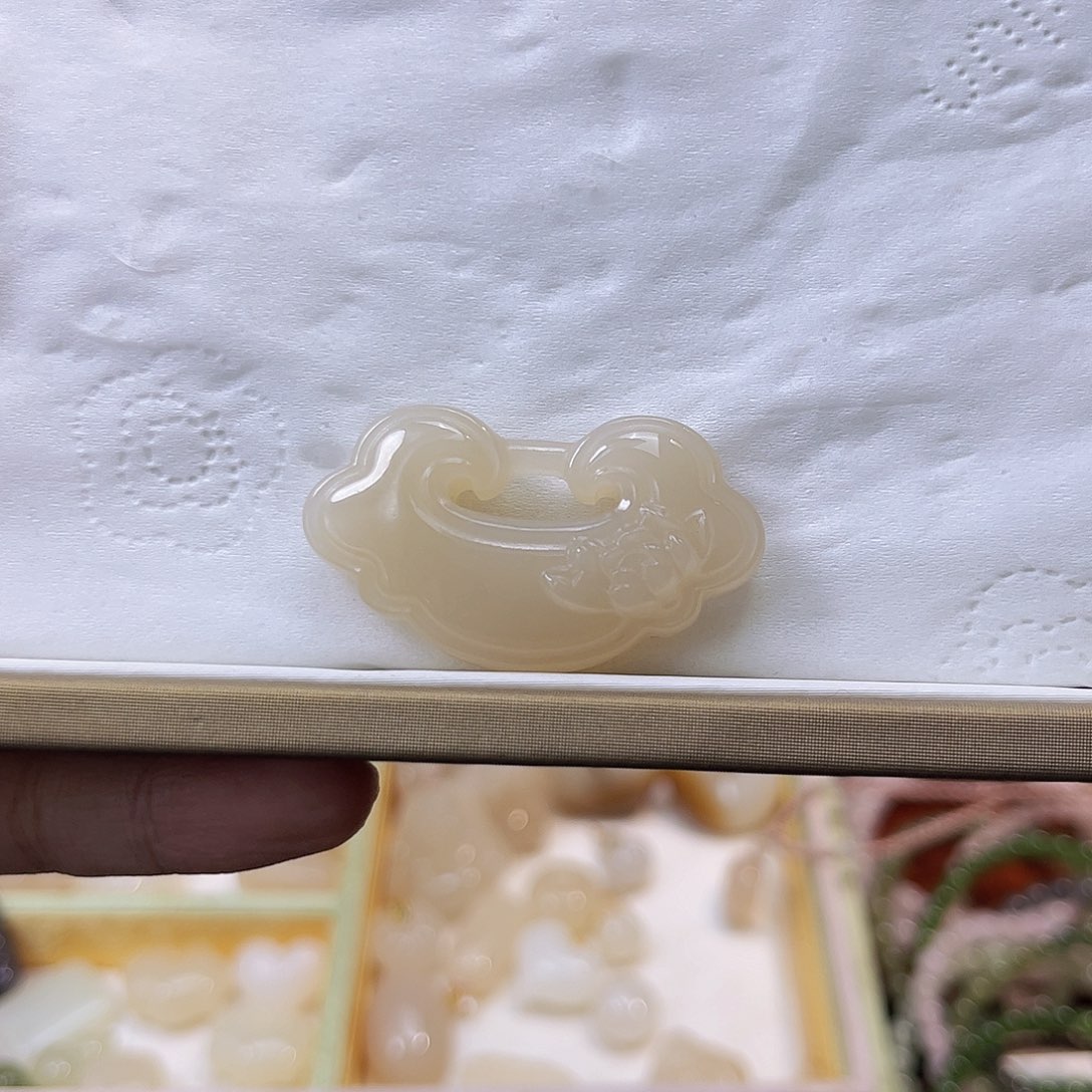 和田玉未镶嵌吊坠(不含链)