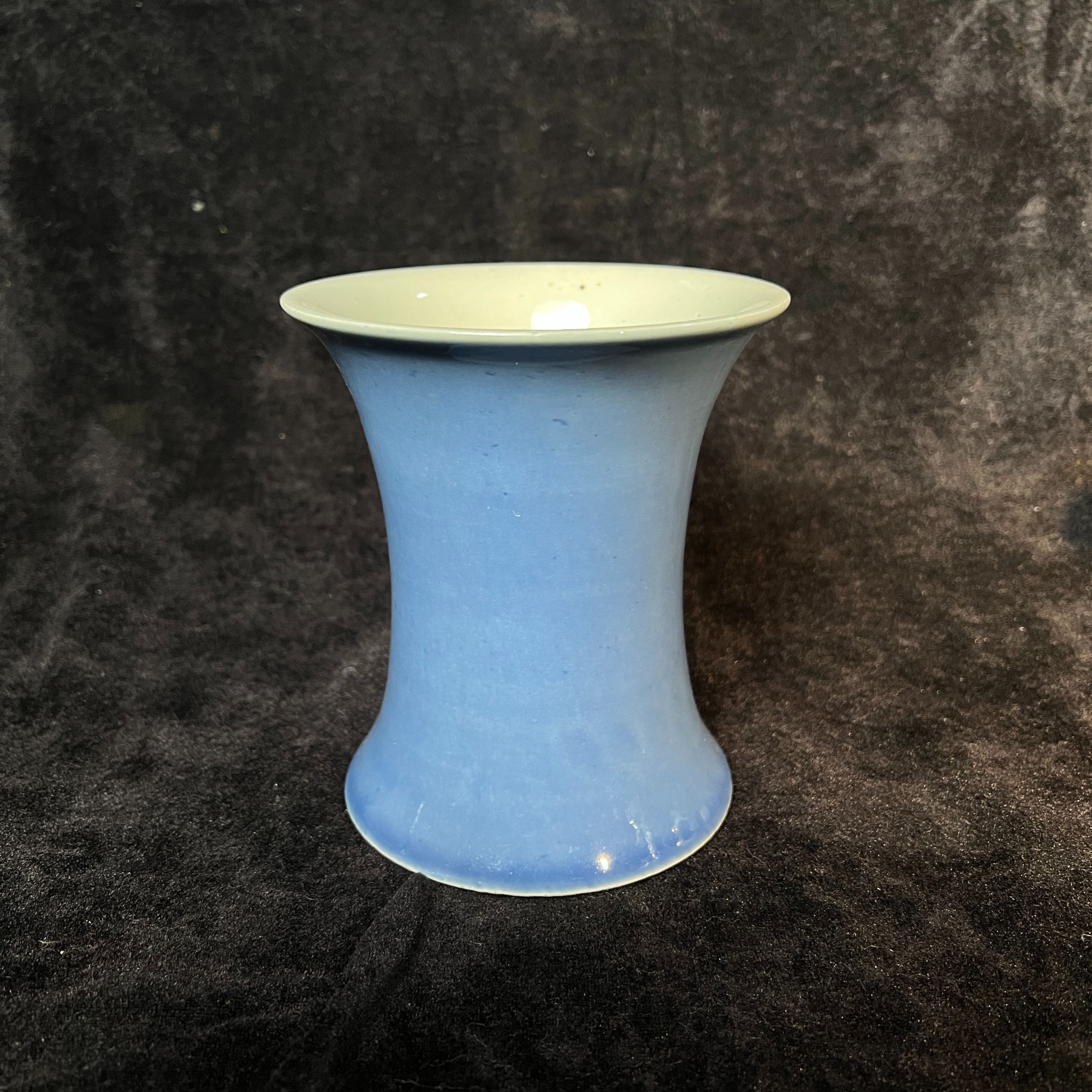 清代天蓝釉束腰笔筒