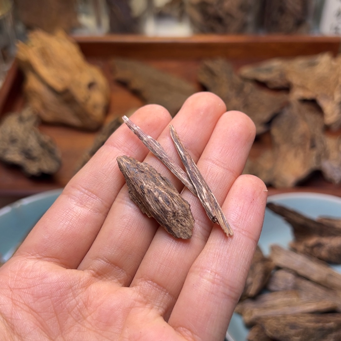 罗***浩香料海南树心小料1克