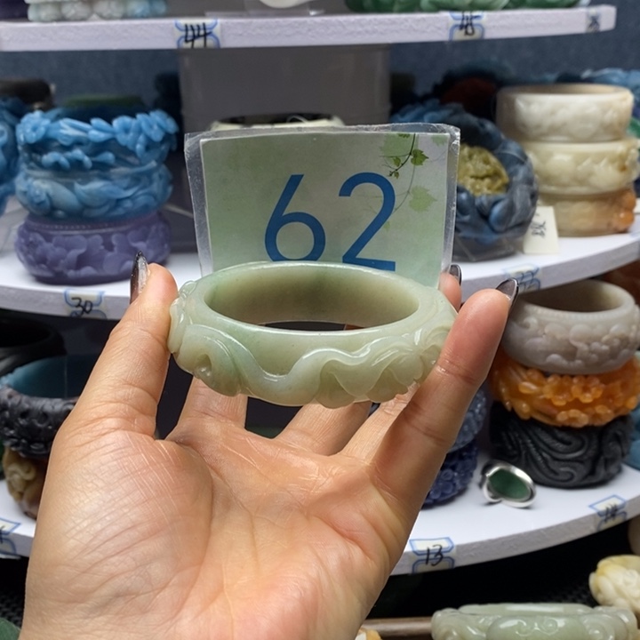 未镶嵌手镯石英岩玉