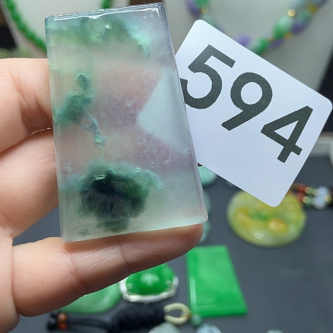 翡翠吊坠(赠链)未镶嵌