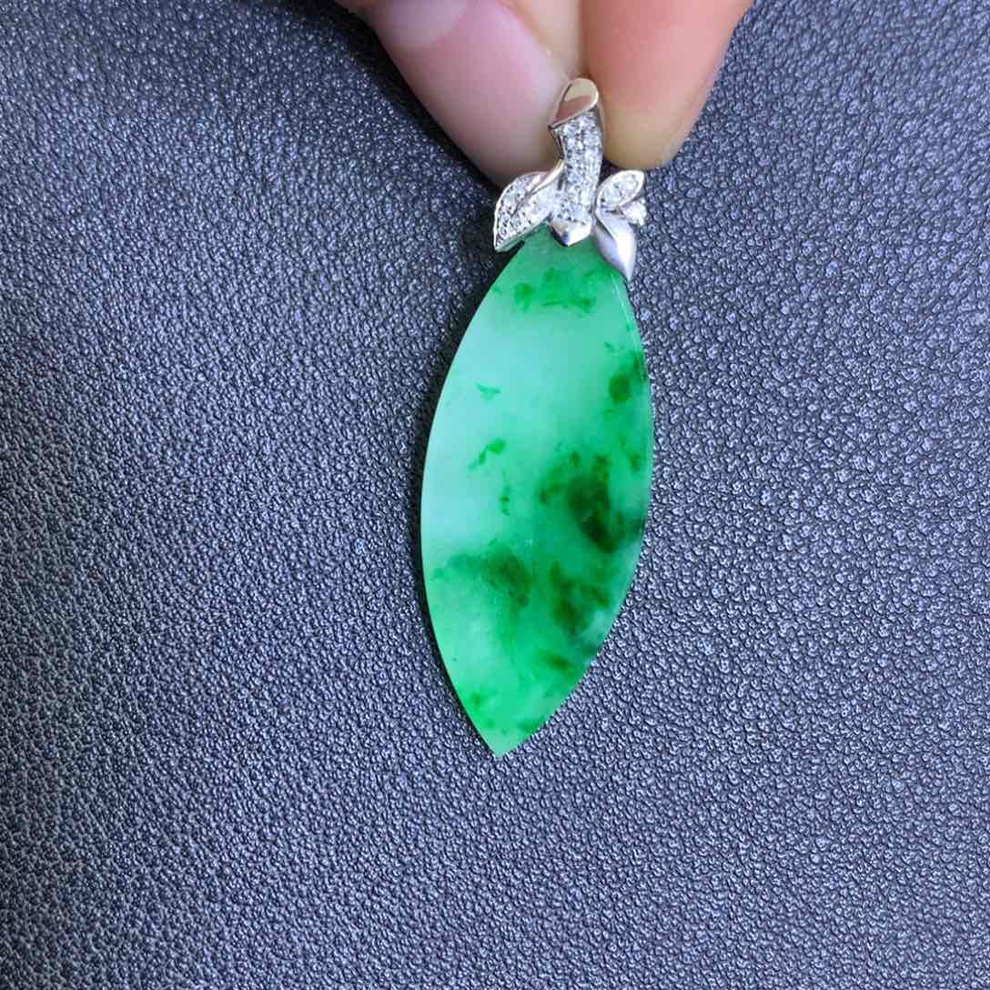 翡翠颈饰18K金镶嵌翡翠