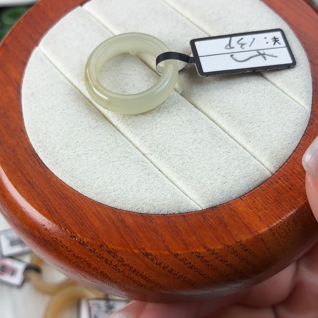 和田玉未镶嵌戒指Q90一口糖花内径16.8