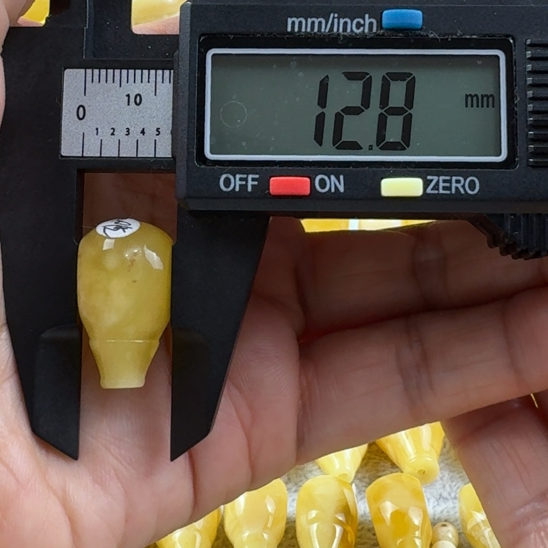 蜜蜡未镶嵌裸石36杂