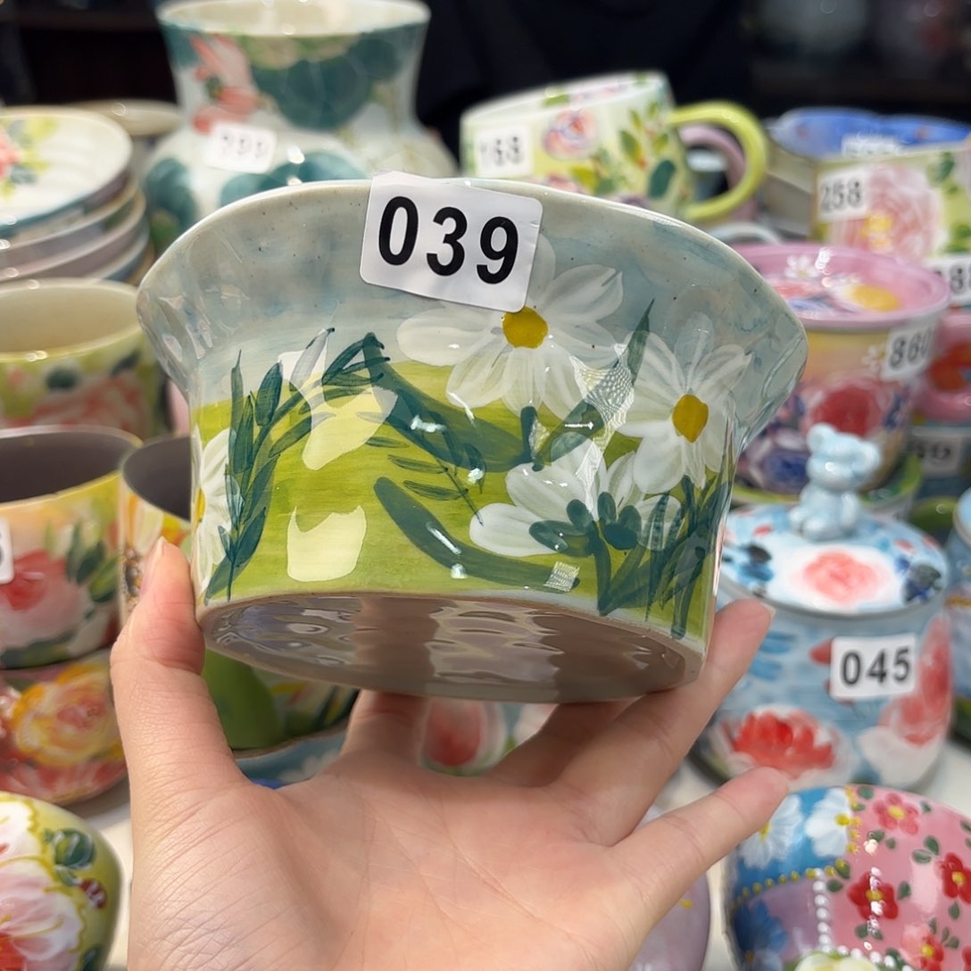 瓷片兔兔好可爱呀打个