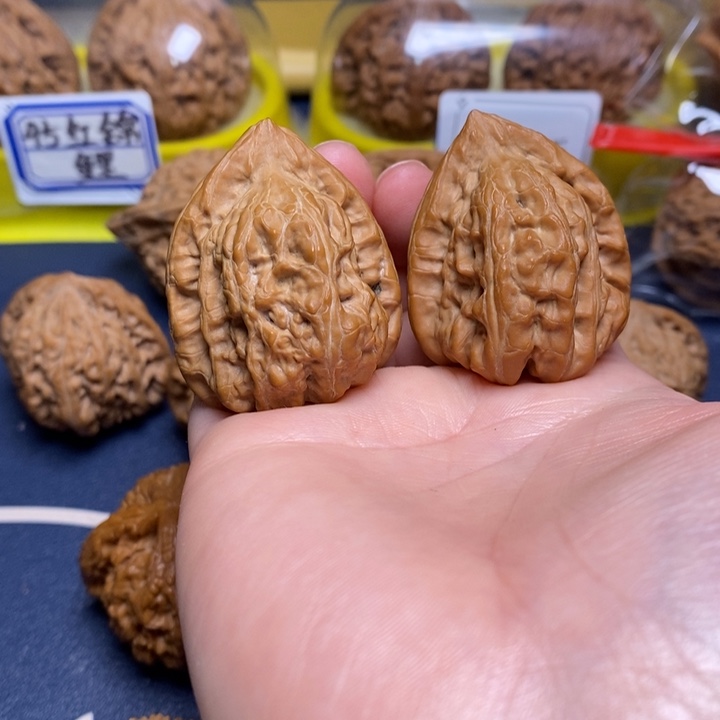 把件文玩核桃赤龙鸡心