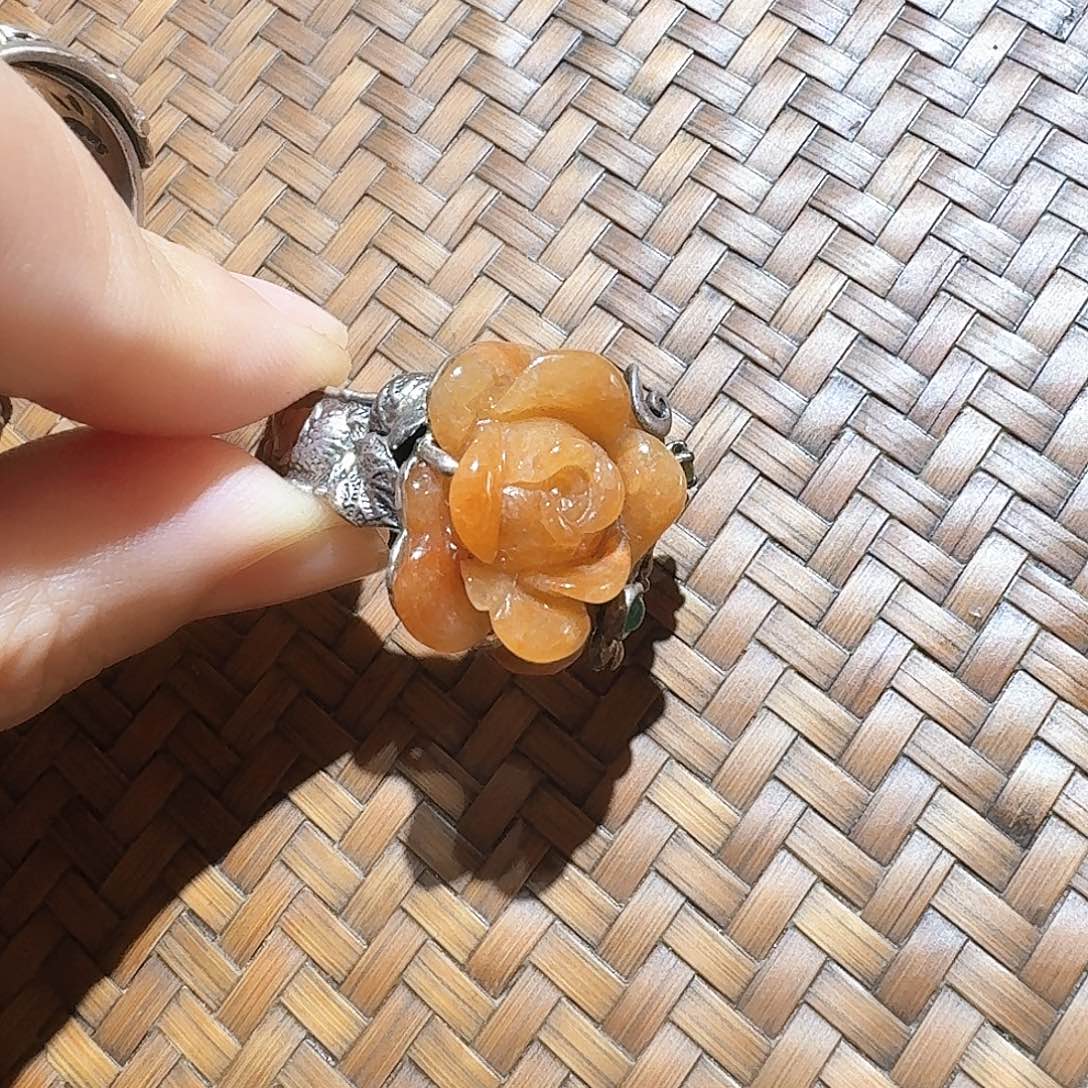 银S925镶嵌戒指翡翠个性十足