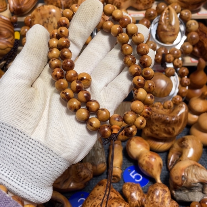 柏木（崖柏）李**?太行崖柏陈华瘤疤1.0手持54颗