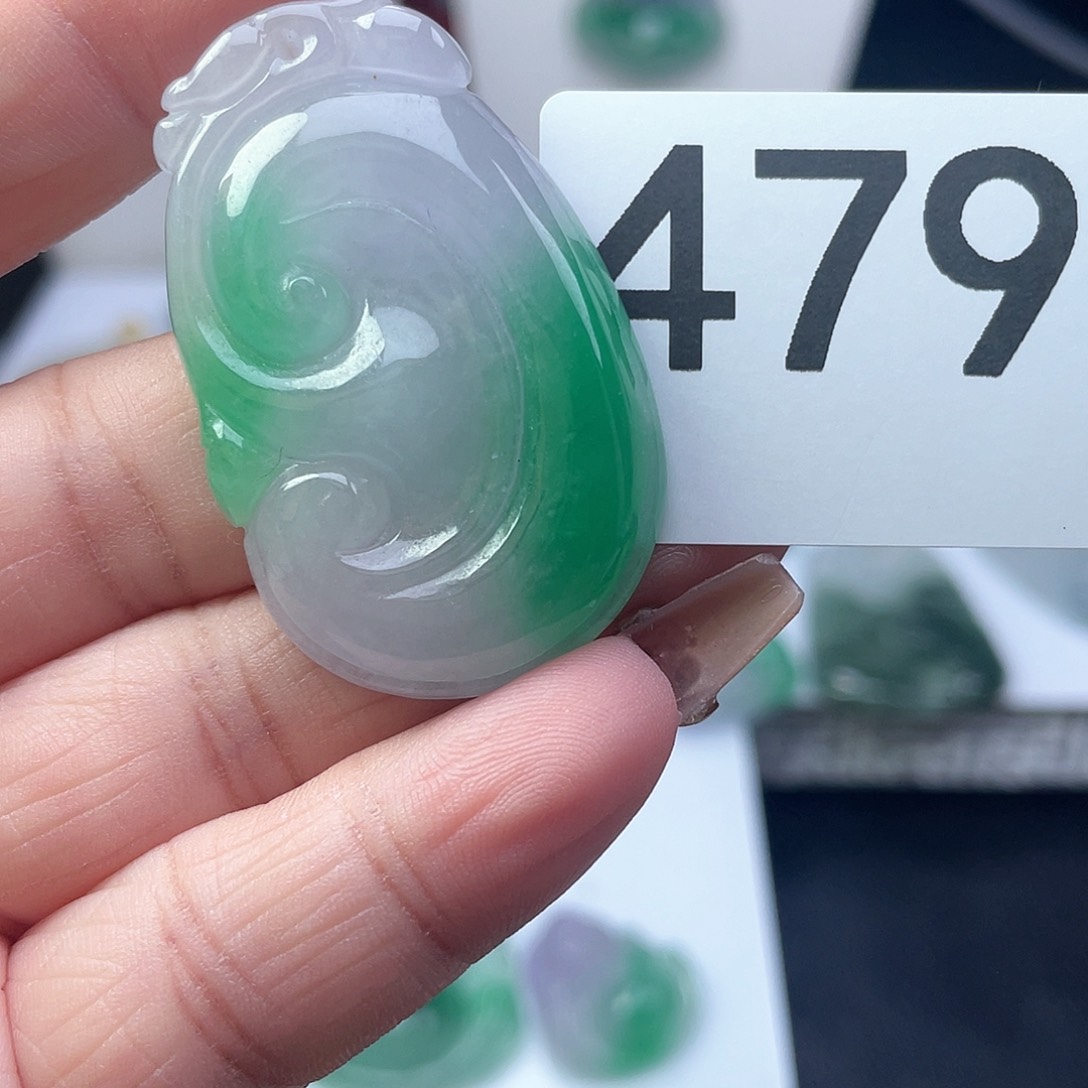 翡翠吊坠(赠链)未镶嵌