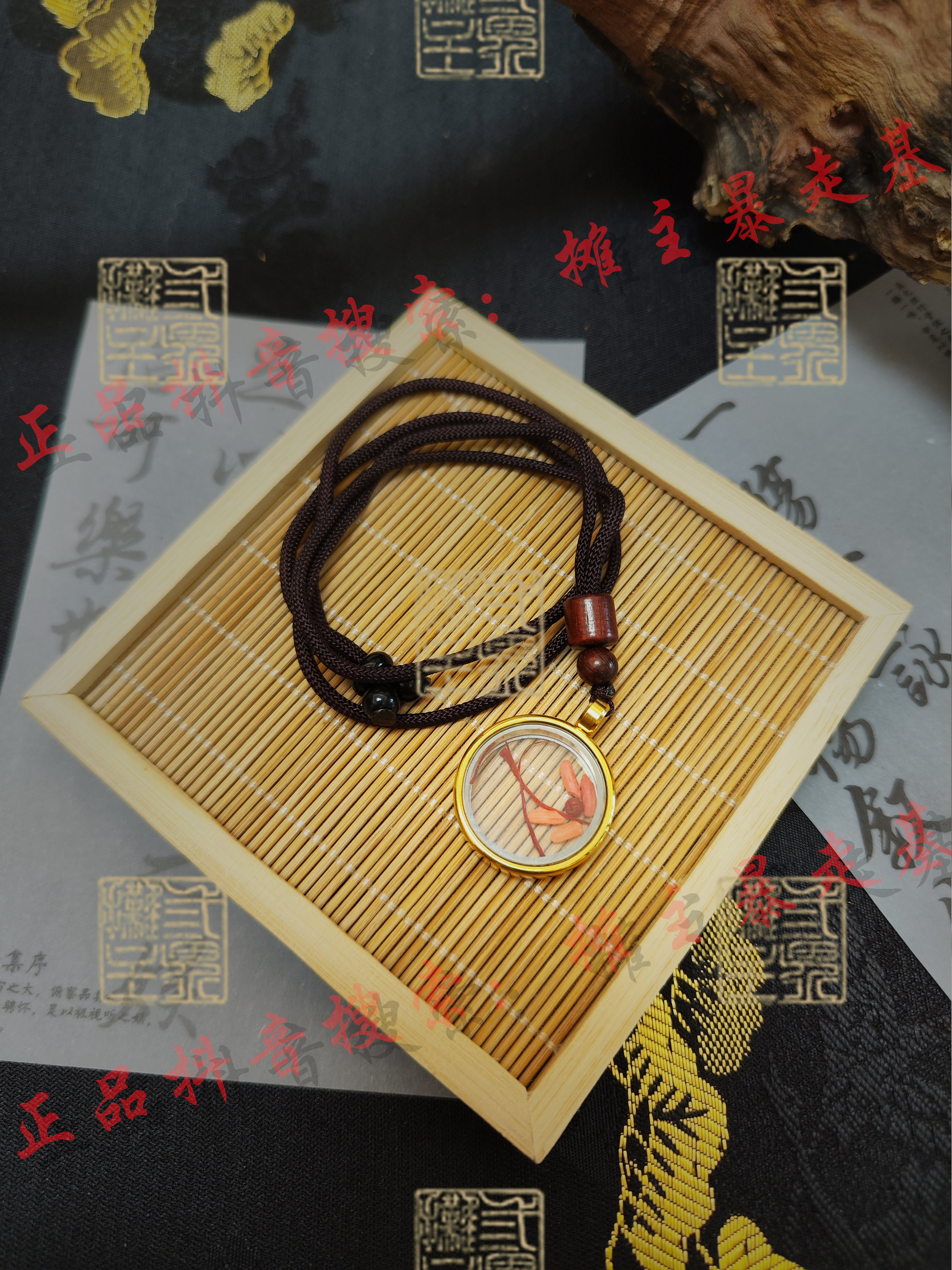 【摊主出品】藏红花米现代金色圆形钛钢盒简约挂脖挂腕不锈钢电镀