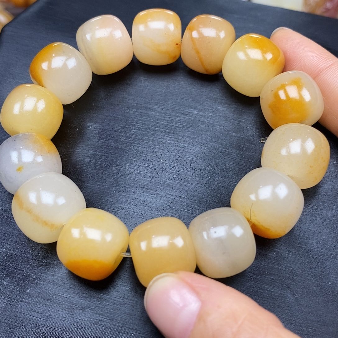 石英质玉（黄龙玉）颈饰未镶嵌