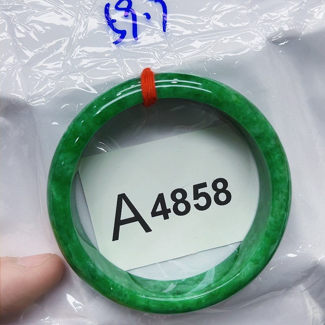 翡翠手镯未镶嵌多样性