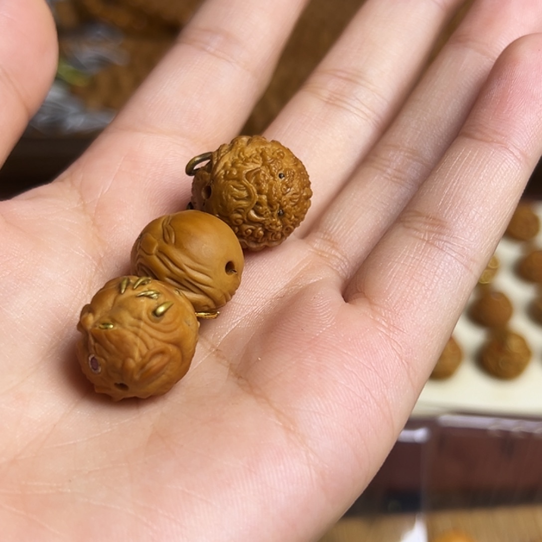 辣***酱吊坠猴头核桃镶嵌单颗微瑕微漏瑕疵款顾客自选三颗