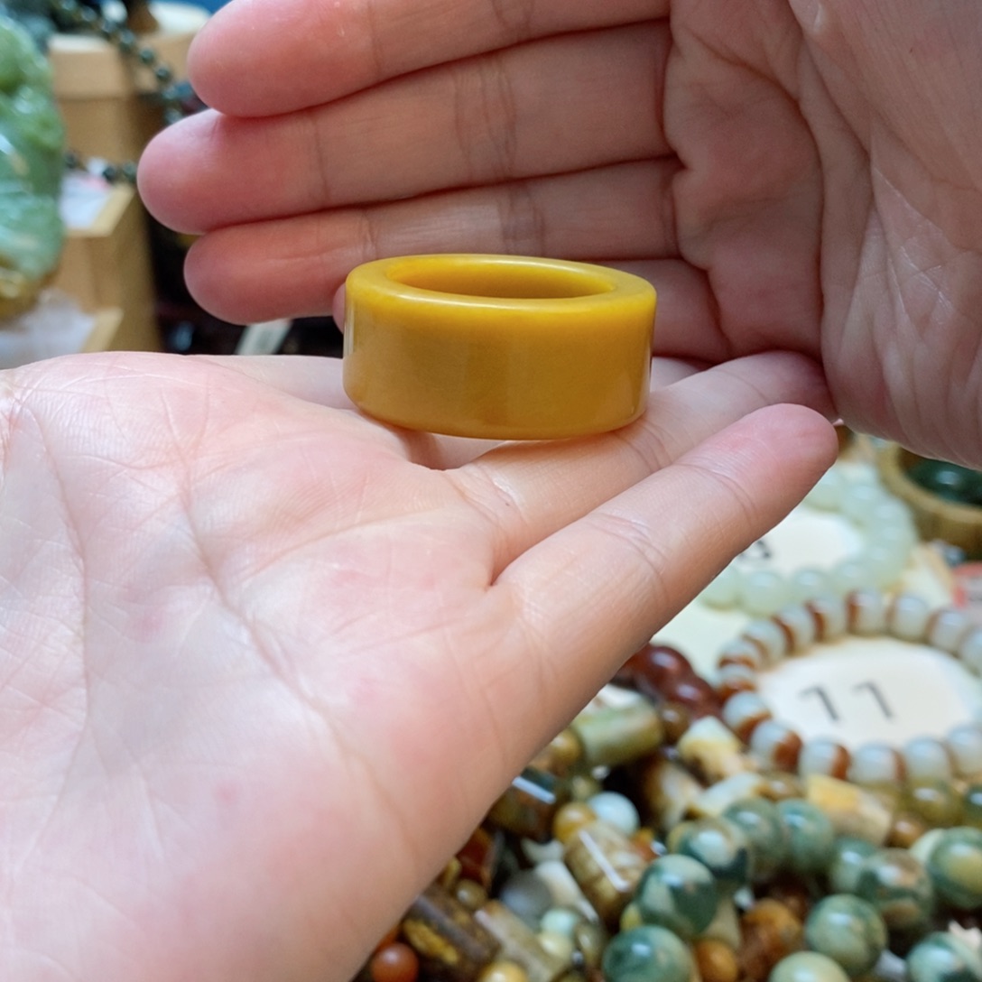 蛇纹石玉扳指未镶嵌