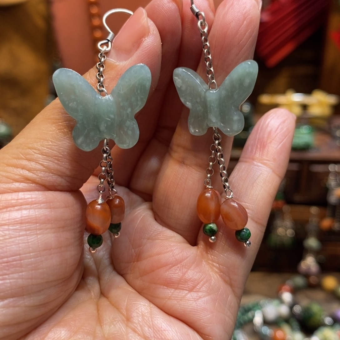 翡翠吊坠(赠链)未镶嵌