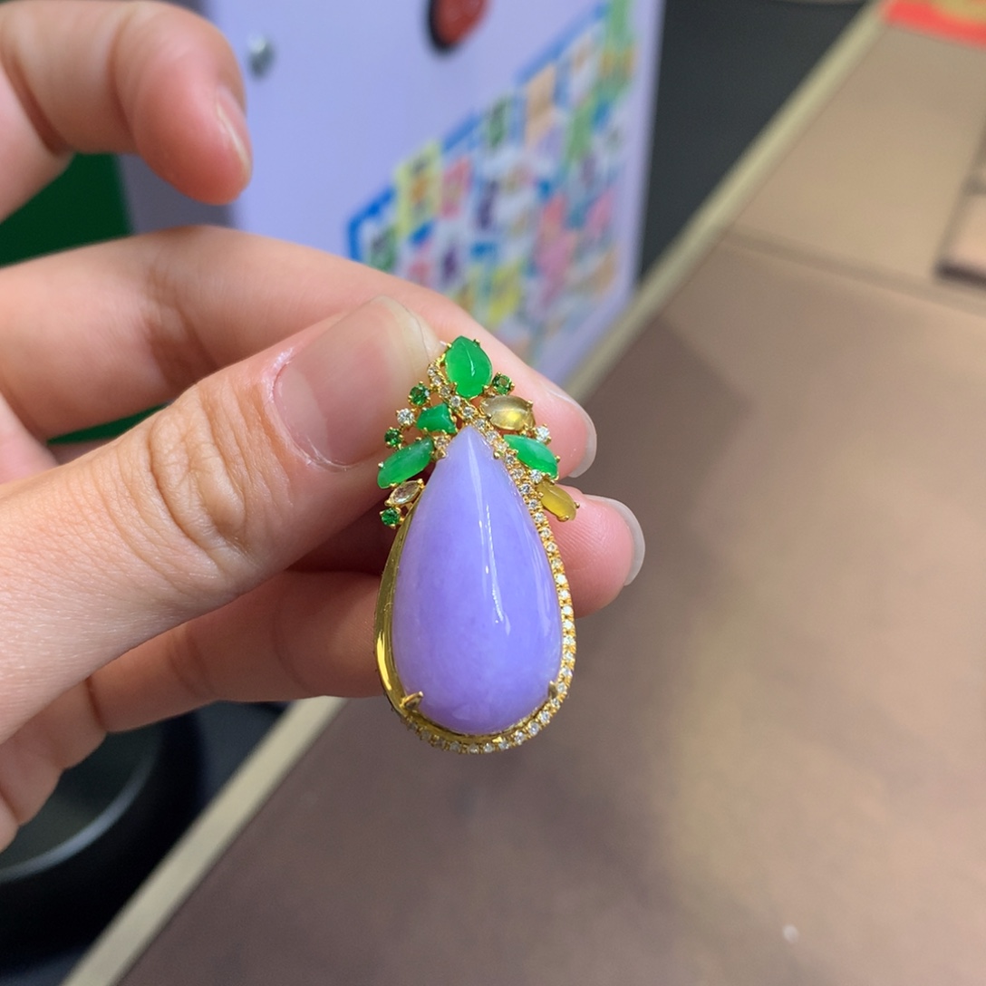 翡翠18K金镶嵌颈饰翡翠