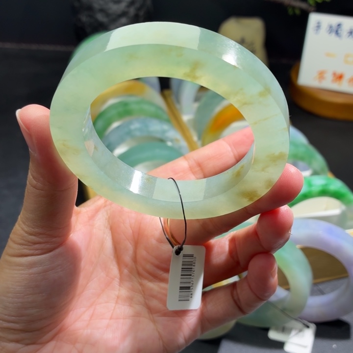 定制翡翠未镶嵌翡翠手镯