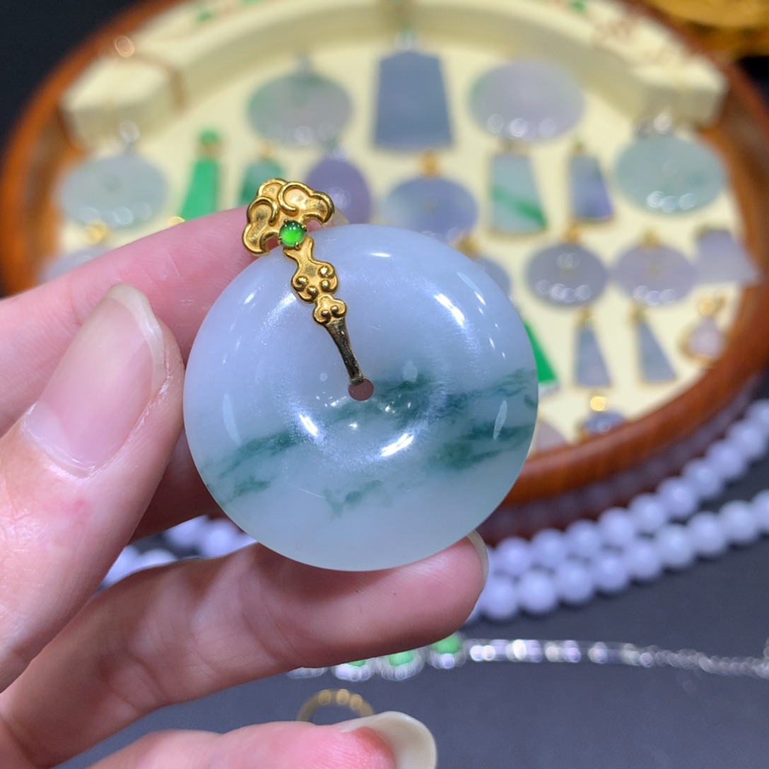 翡翠吊坠(不含链)18K金镶嵌