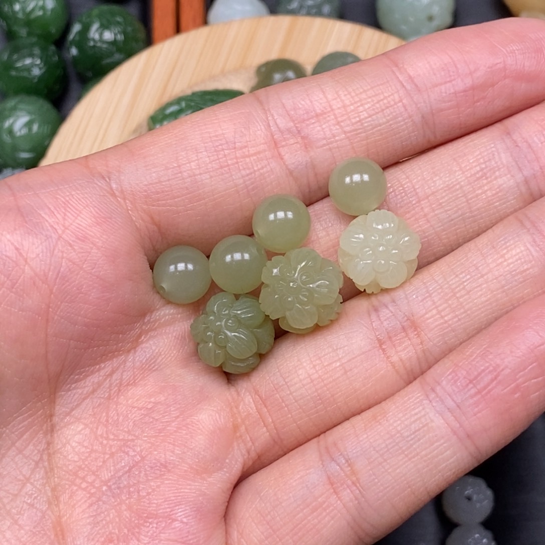 এ***࿐和田玉未镶嵌颈饰