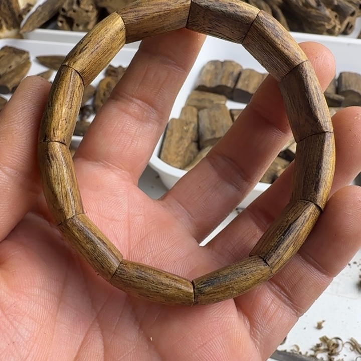 之***2沉香沉香碎屑奇楠沉香绿奇楠手镯镯一个9.5克重