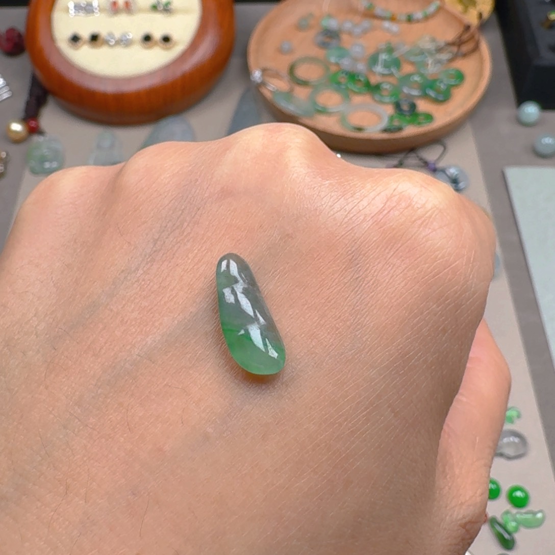 翡翠颈饰未镶嵌缅甸A货翡翠豆子