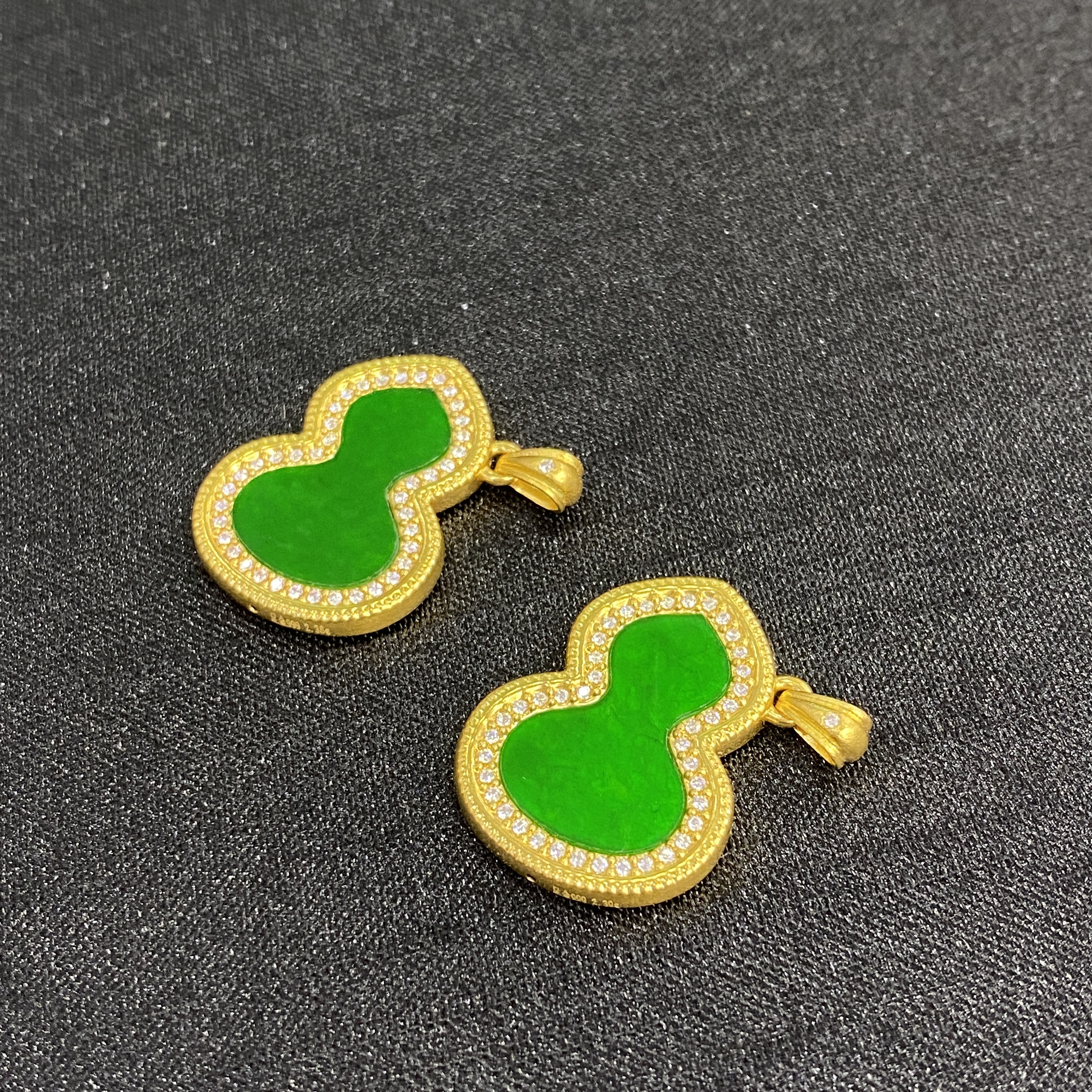 【熊总夫妇】翡翠18K金葫芦吊坠-约23*17mm-多样性发一件