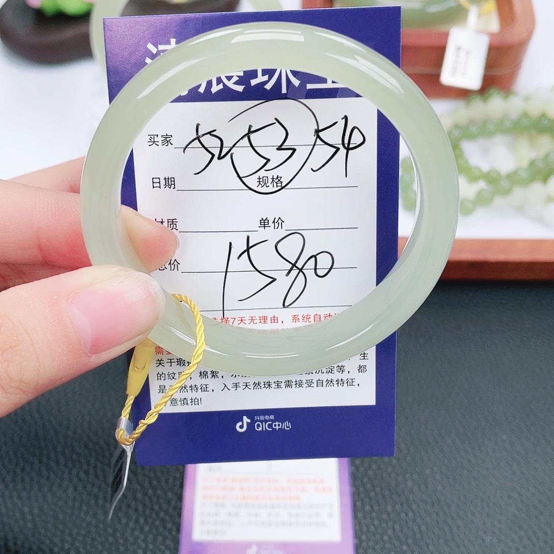 和田玉未镶嵌手镯