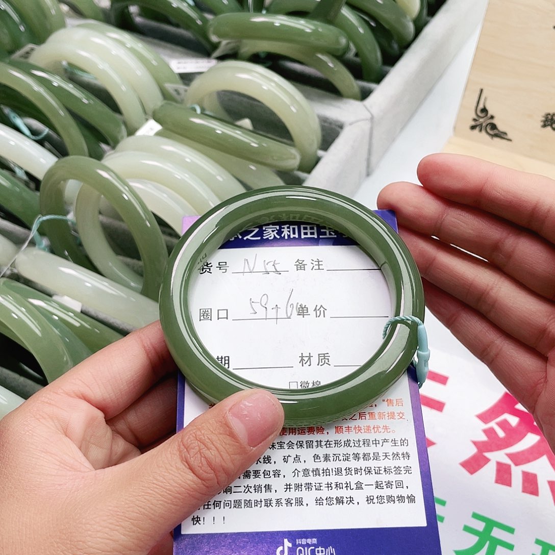 和田玉手镯未镶嵌任*兔