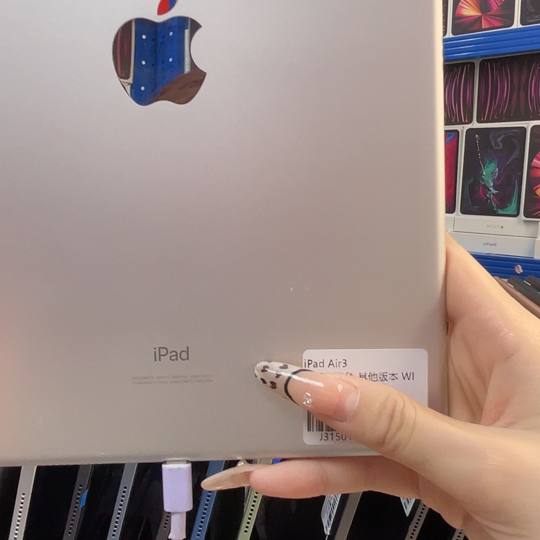 99新百***?air3。     256