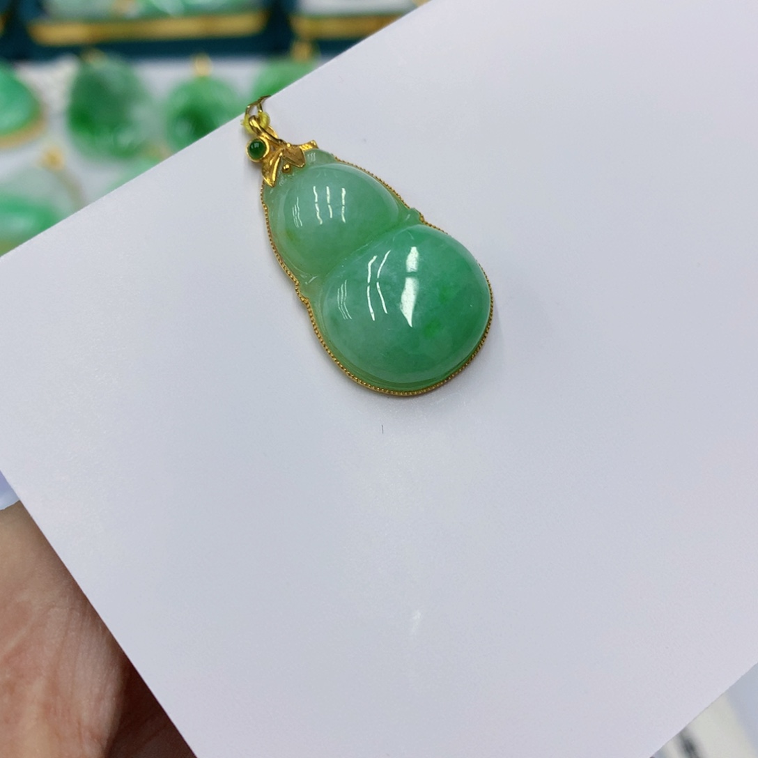 翡翠颈饰18K金镶嵌‘*翡翠