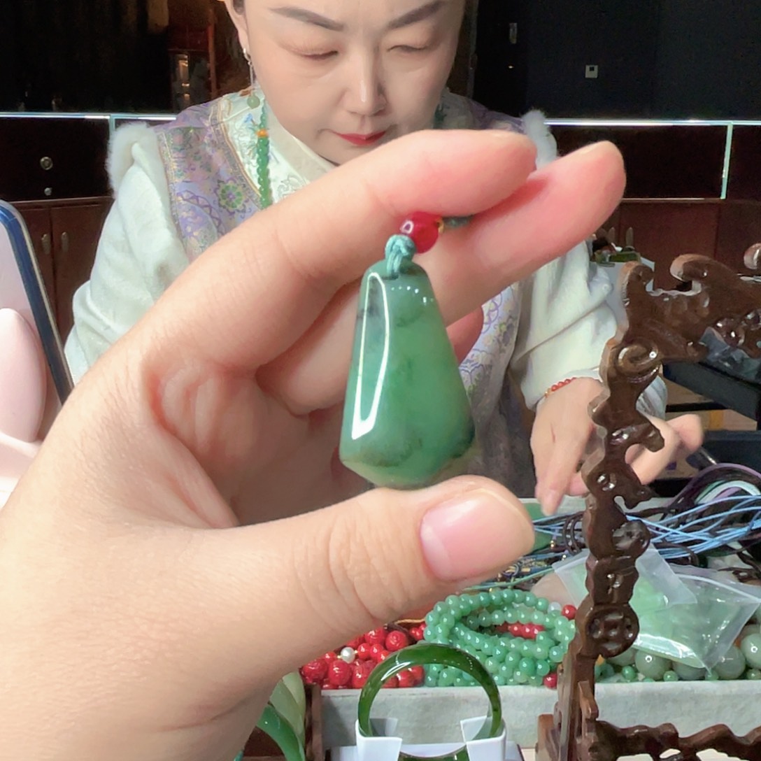 密玉（石英质玉）未镶嵌颈饰