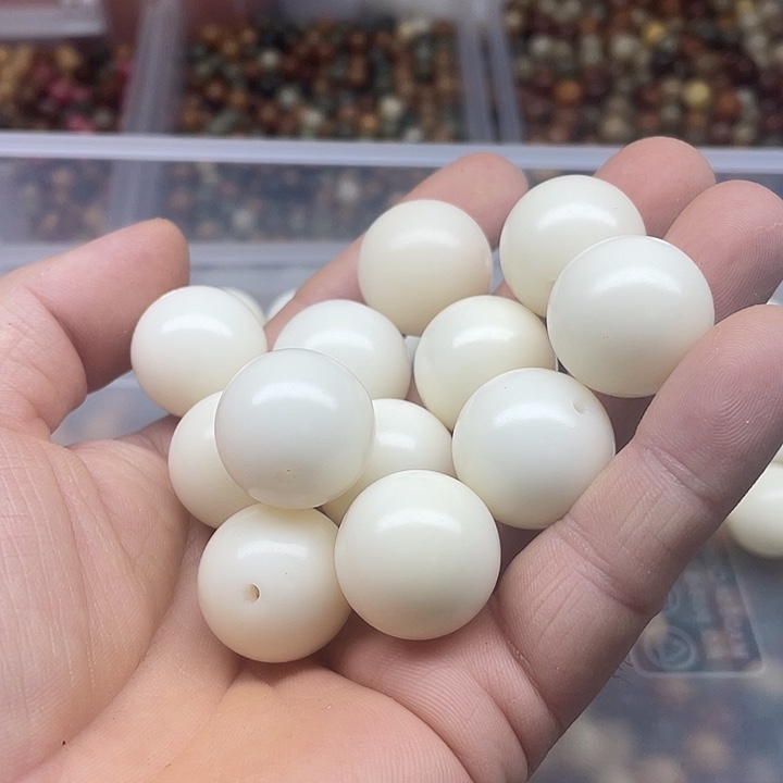 白玉菩提吊坠22微瑕白玉圆13颗