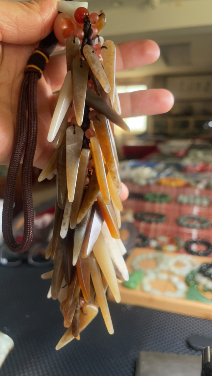 天然玉石和田玉原石打磨玉