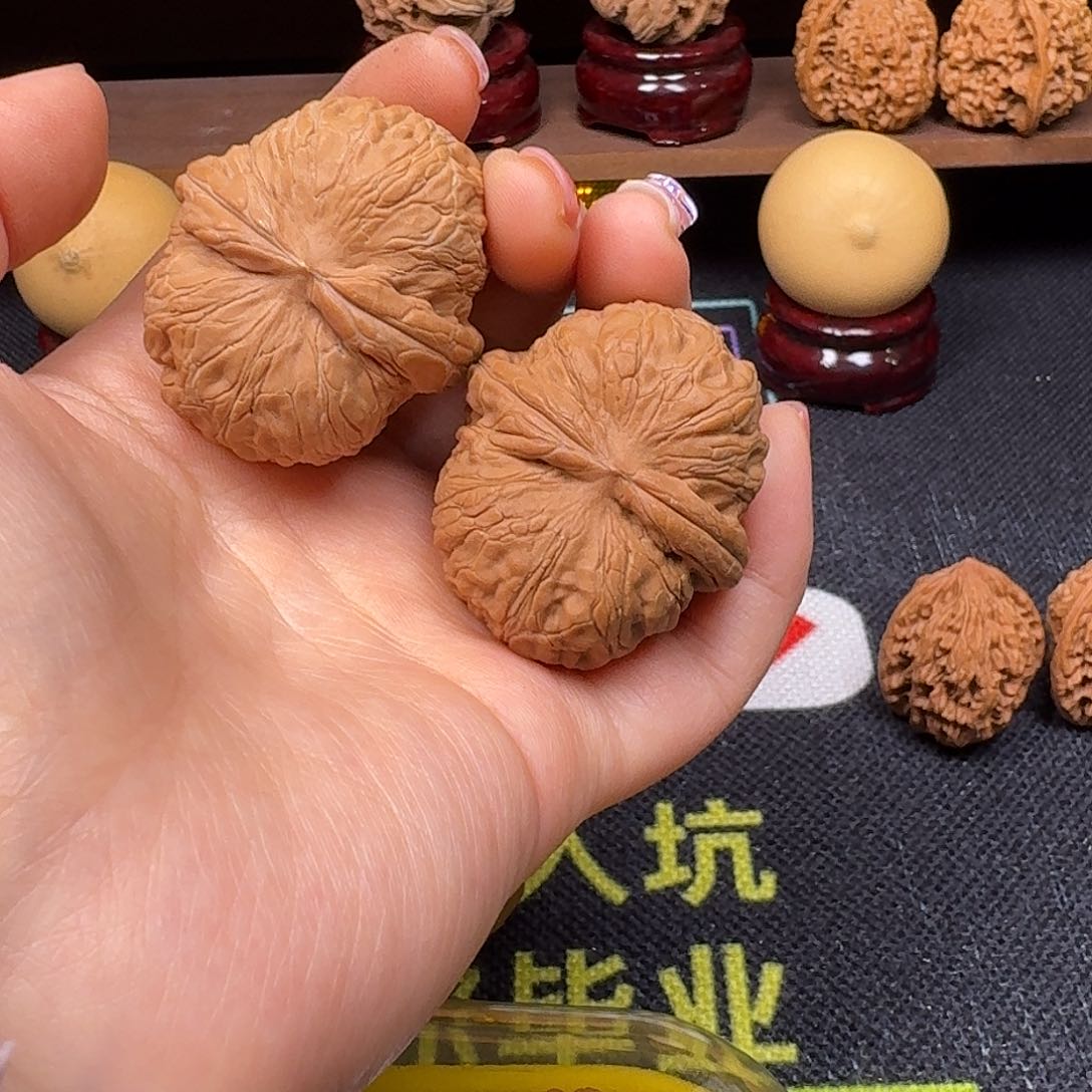 文玩核桃吊坠42元宝