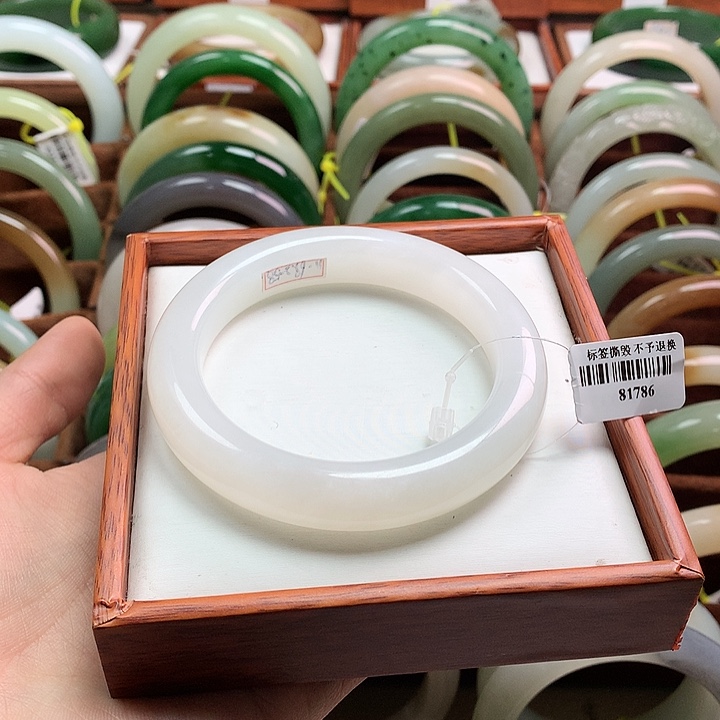 和田玉手镯未镶嵌57/58