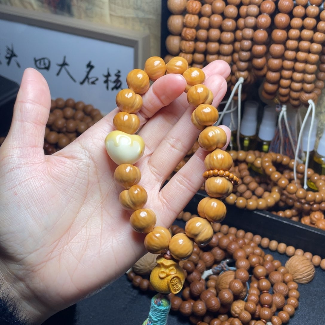 吊坠猴头核桃屁桃