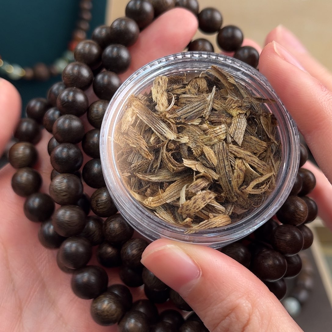沉香沉香碎屑越南芽庄8mm108颗高油脂老料