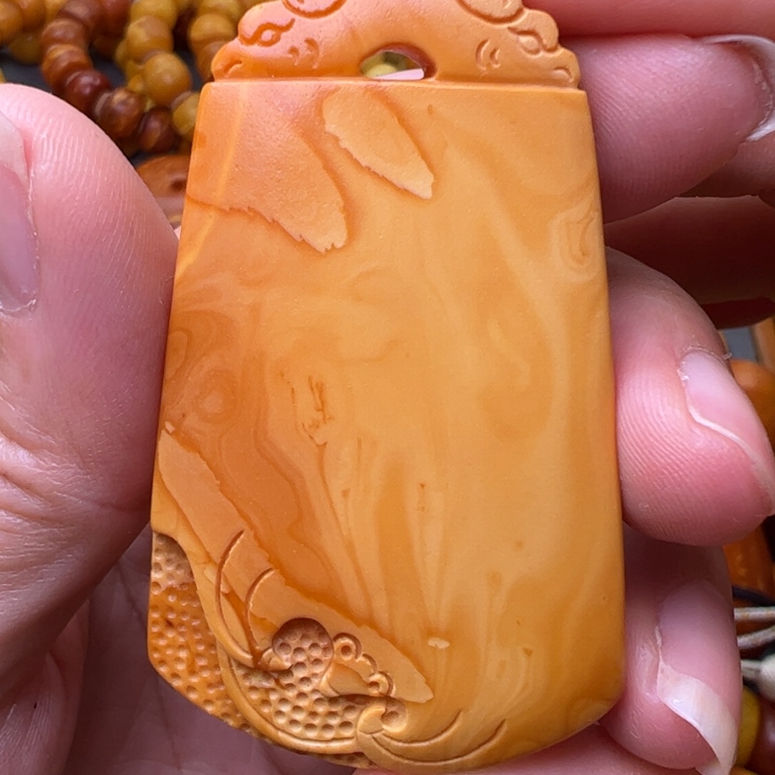 蜜蜡未镶嵌珠宝奇石龙