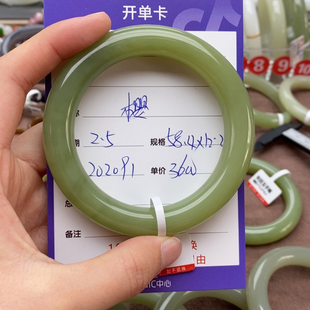和田玉手镯未镶嵌樱*?