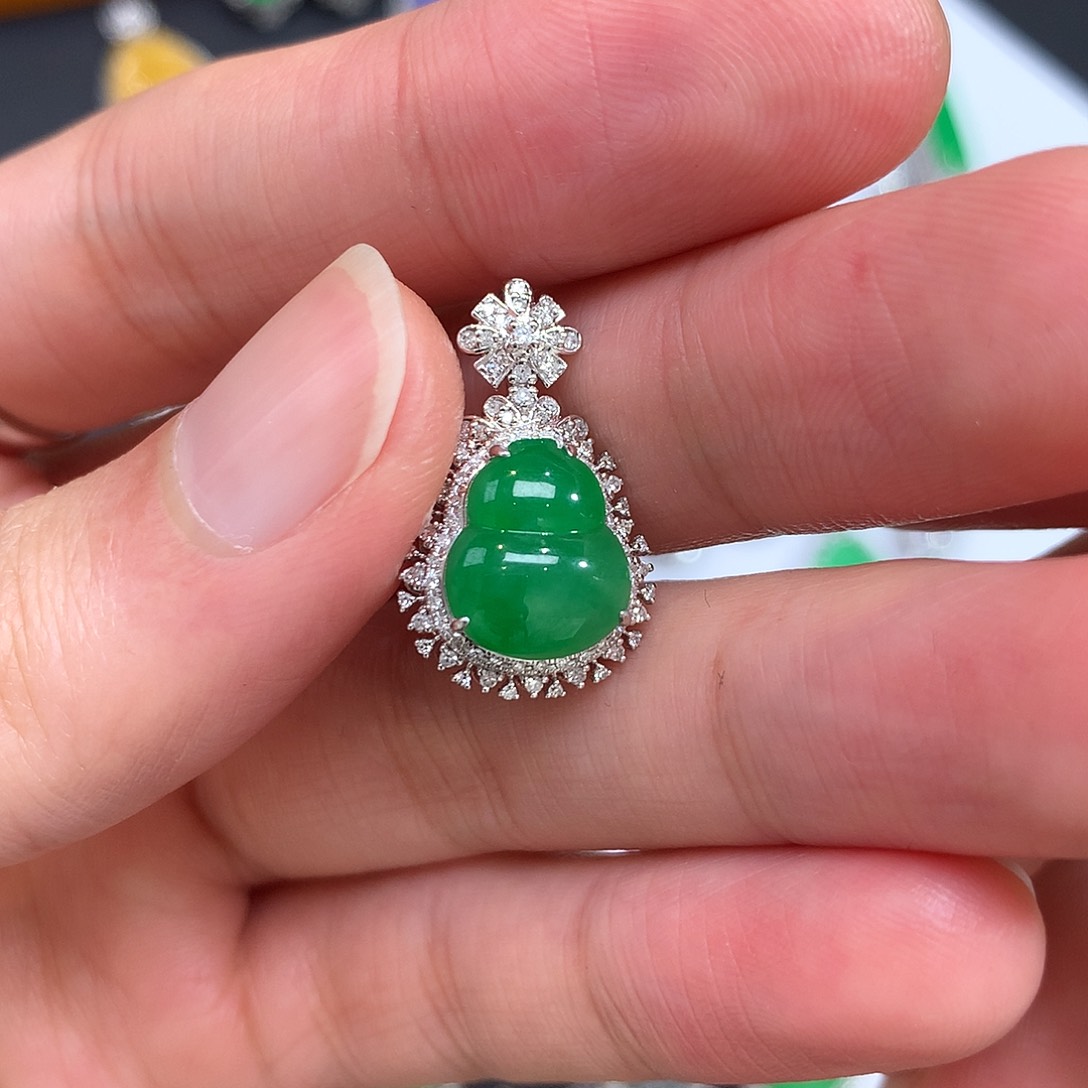 翡翠吊坠(不含链)18K金镶嵌