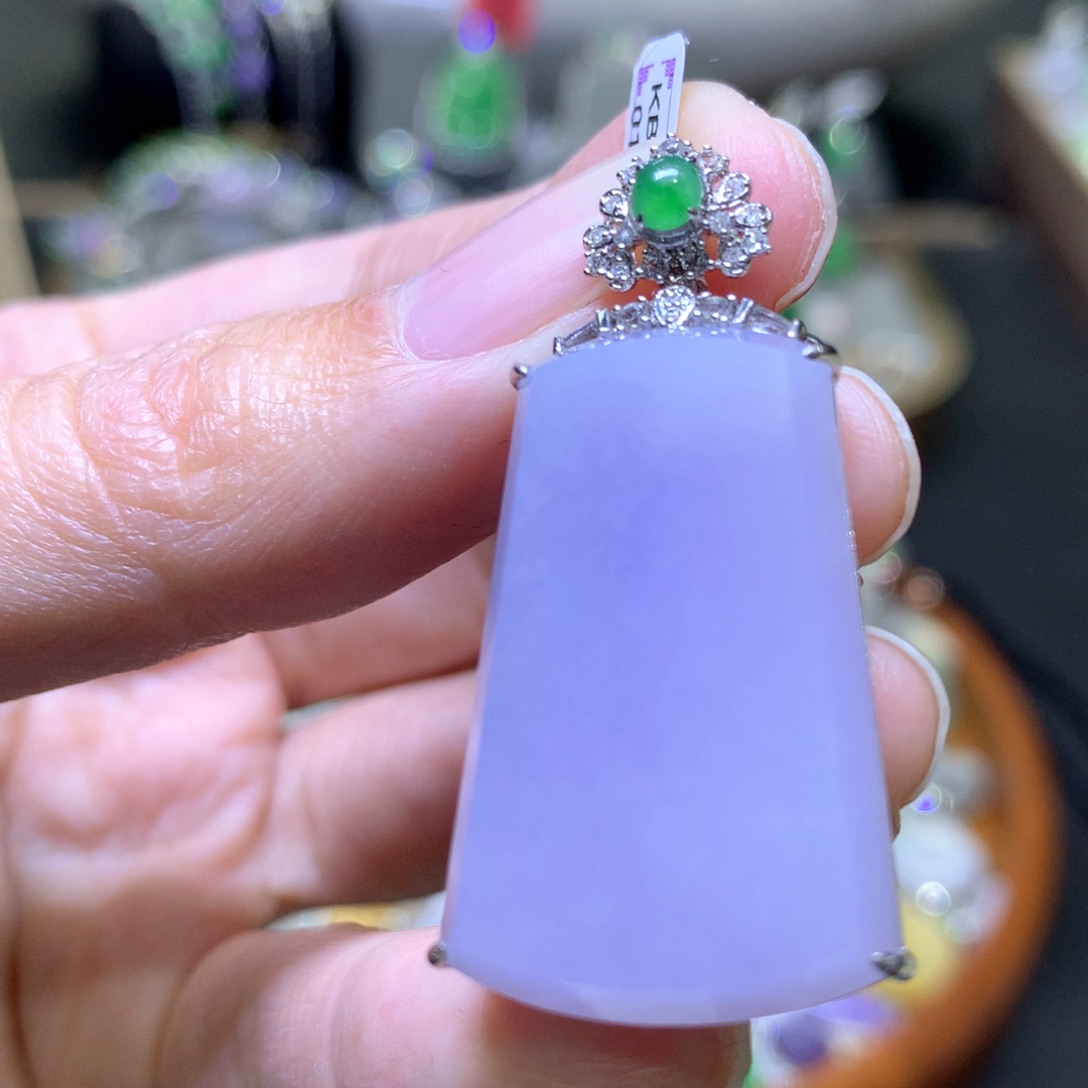 【闪购商品】翡翠颈饰18K金镶嵌翡翠吊坠项链