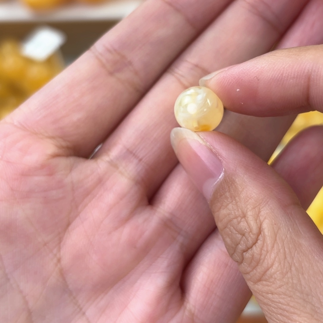 琥珀颈饰未镶嵌蜜蜡