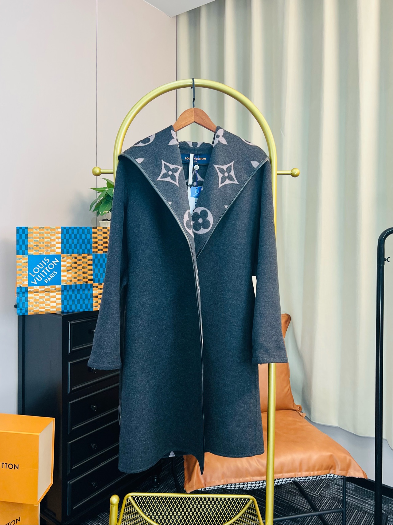 99新 LouisVuitton/路易威登 灰色内里老花满印大衣 32码 