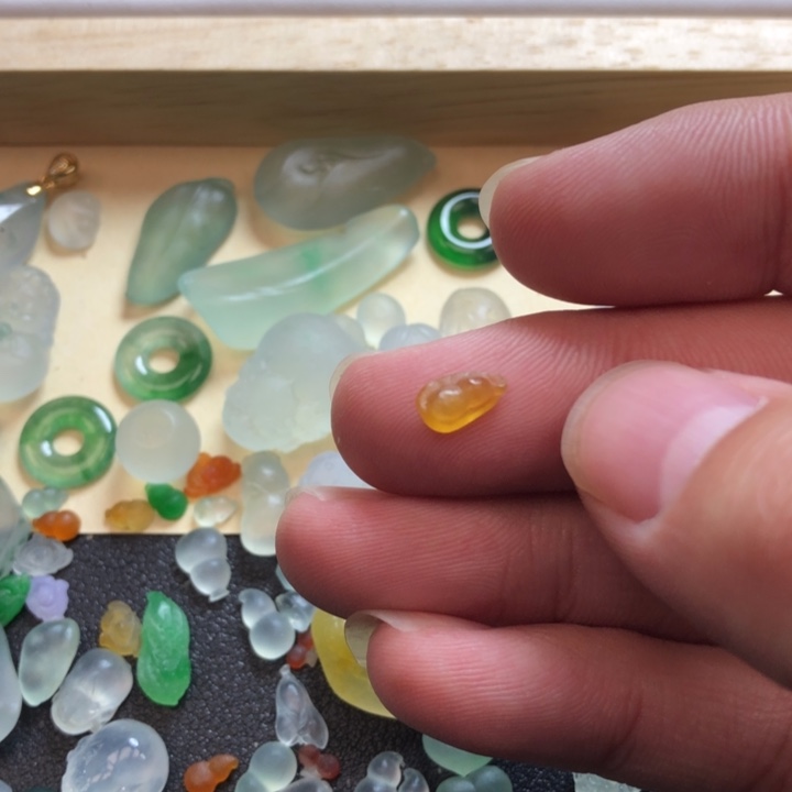 定制翡翠未镶嵌挂件