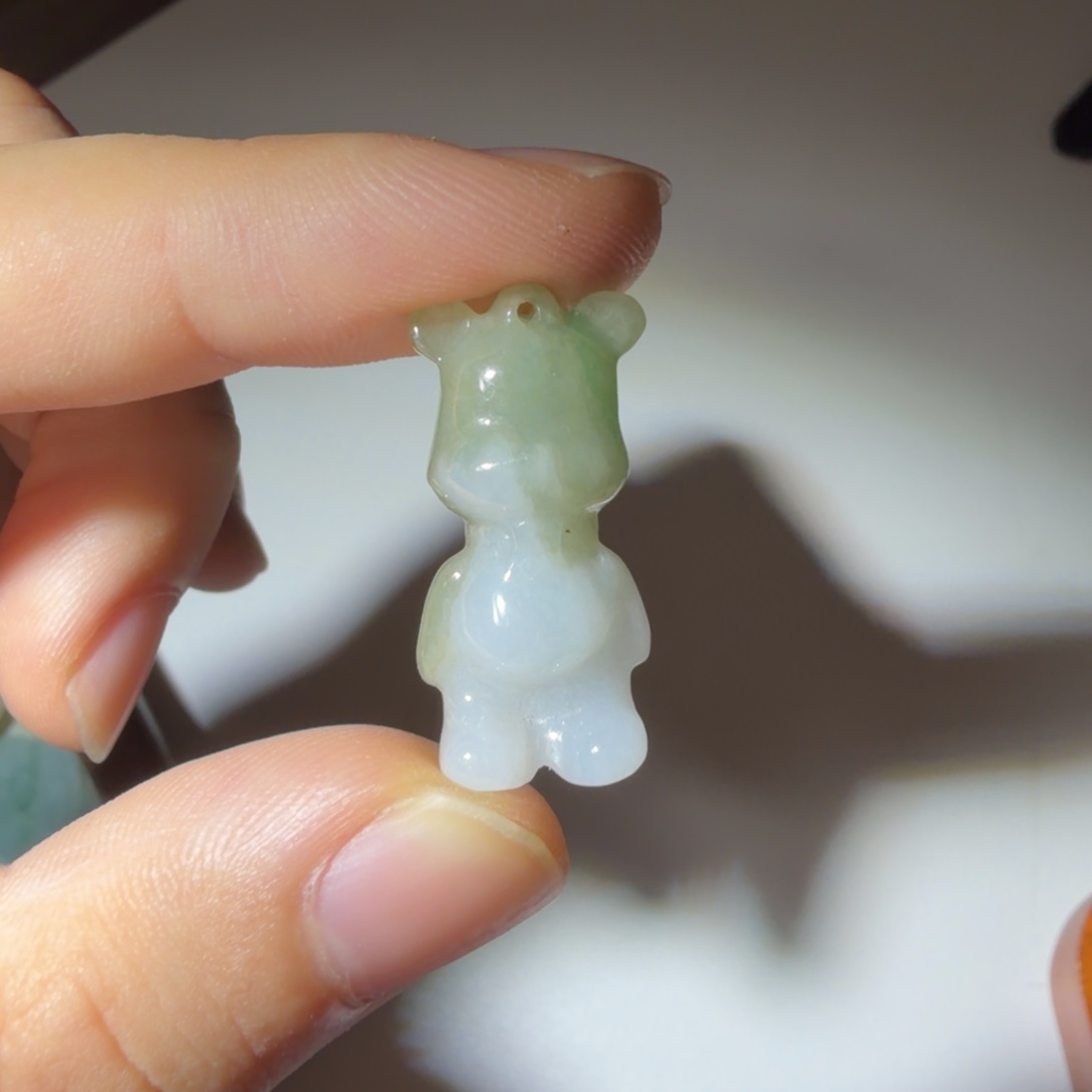 颈饰未镶嵌翡翠好