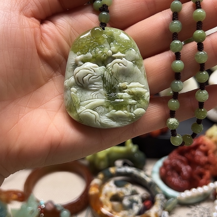 蛇纹石玉吊坠未镶嵌