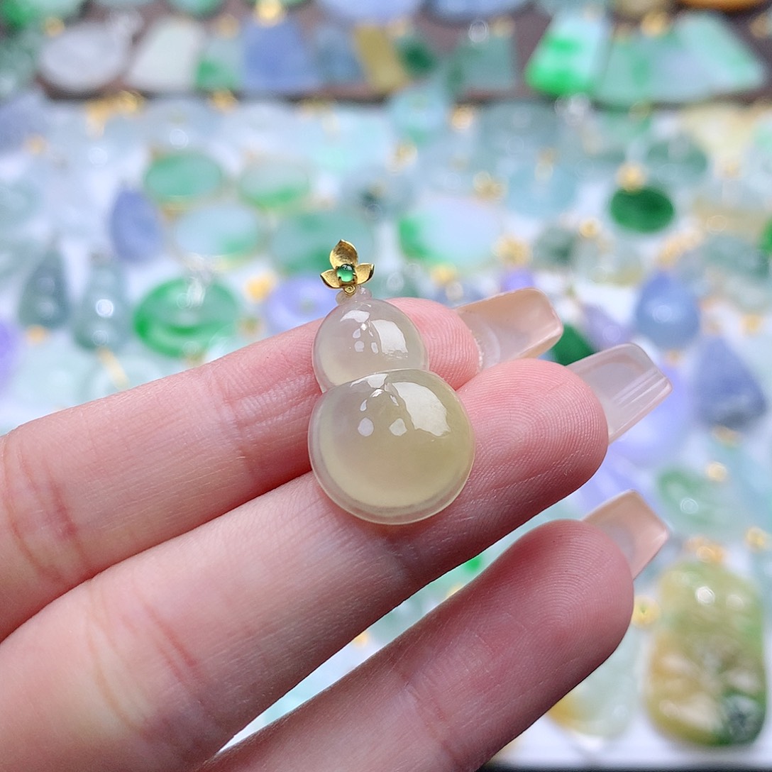 翡翠颈饰未镶嵌翡翠