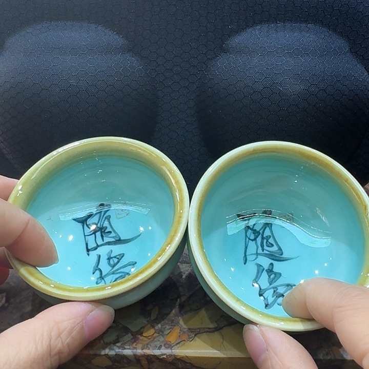 品茗手绘杯一组。品茗的