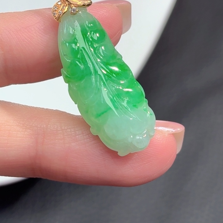 翡翠18K金镶嵌颈饰