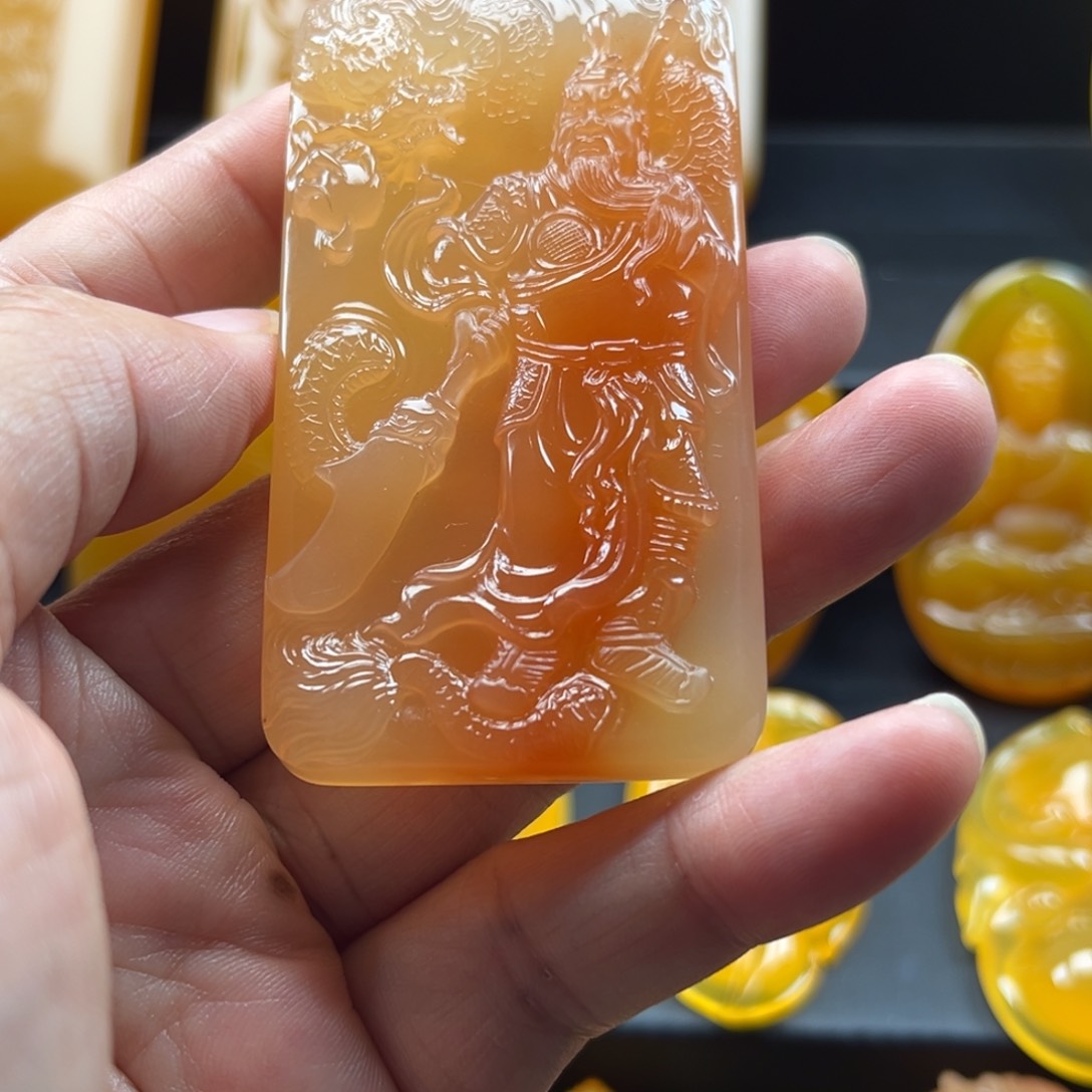 石英质玉（黄龙玉）未镶嵌颈饰